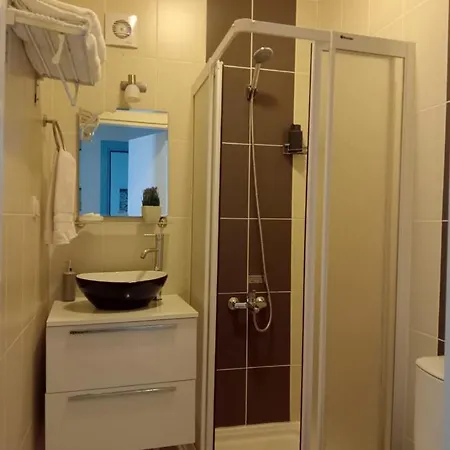 Daffne Hotel 2*